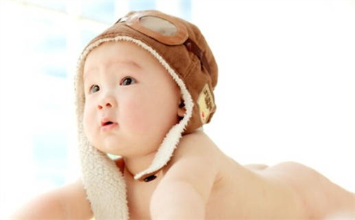 何姓男孩子取名