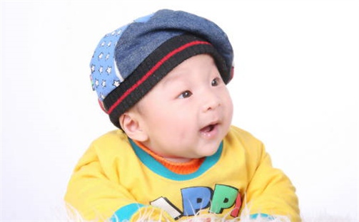 何姓女孩子取名